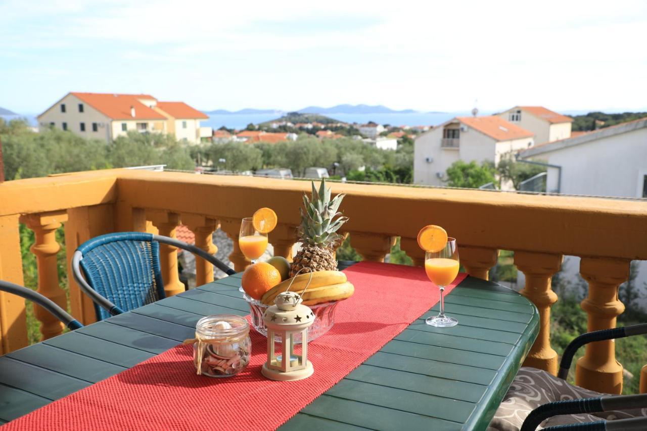 Apartmani Sarlija Pakoštane Exteriör bild